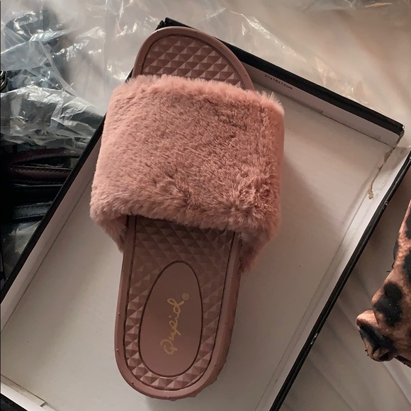 Cuddle N’ Cute Slides - Picture 5 of 10